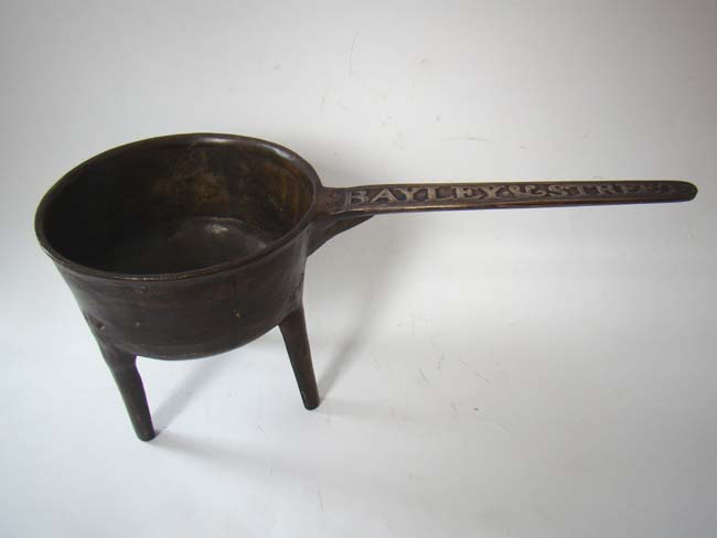A rare English bronze cooking pot signed BAYLEY & STREET circa 1720-1750